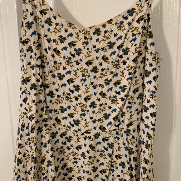 Pretty summer dress! - Picture 5 of 9